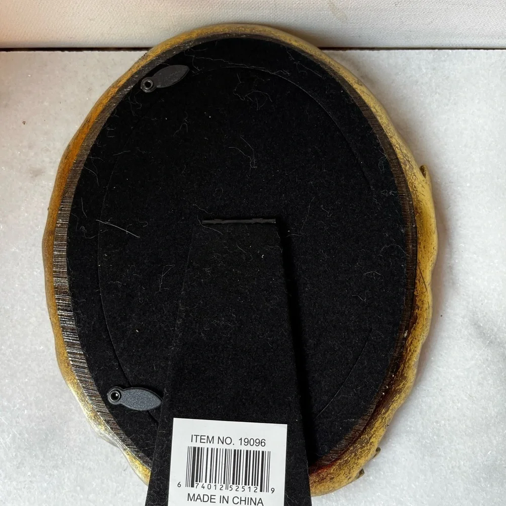 Gold Ornate Oval feather Picture Frame for 4x6” photo